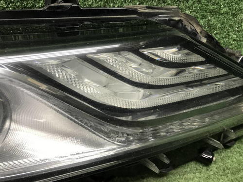 Битая Фара правая Toyota Camry xv70 (20-нв) LED