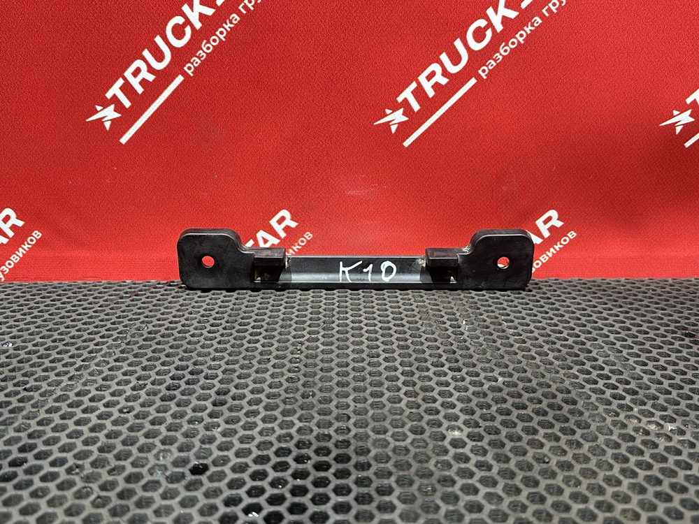 Фиксатор оси поворотной фары