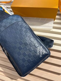 Сумка-мессенджер Louis Vuitton