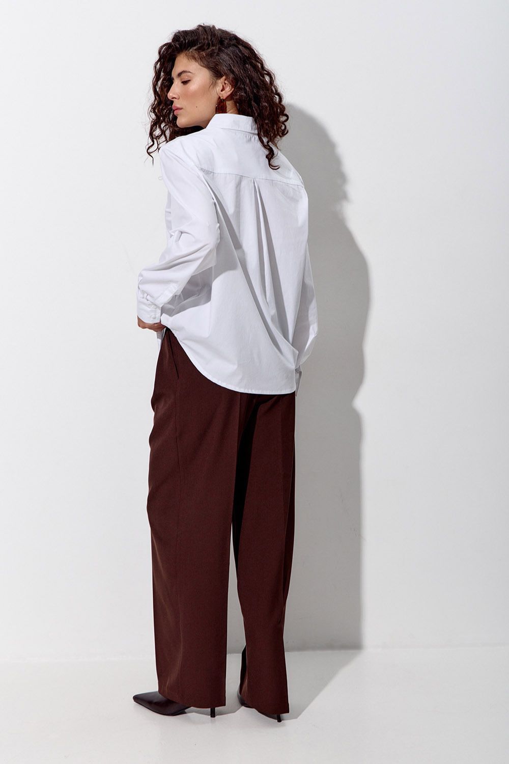 Свободная базовая рубашка из хлопка белого цвета