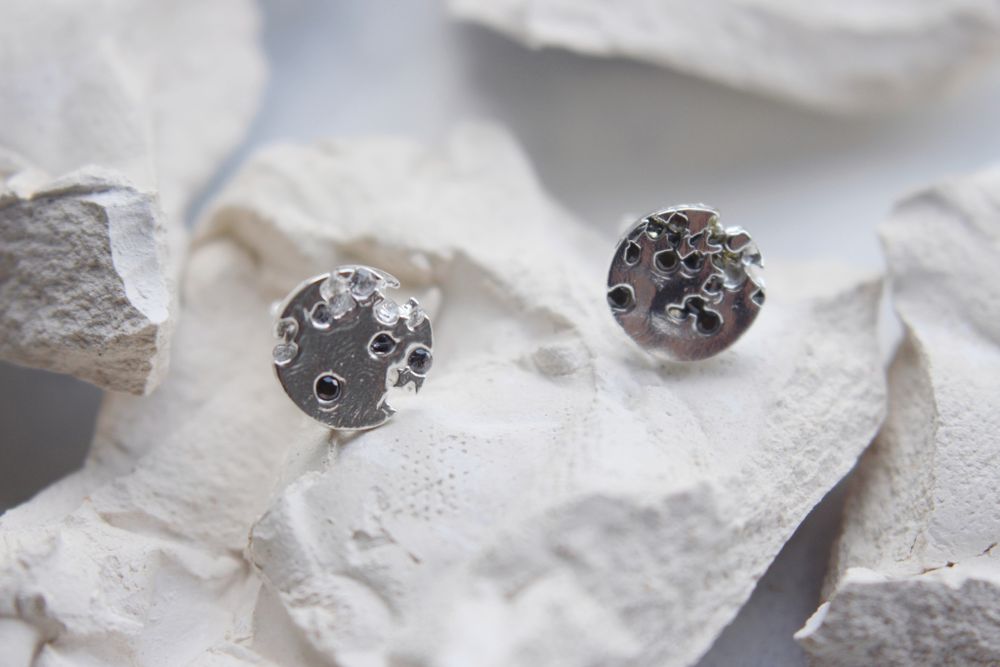 Серьги вплавленные камни прозрачные