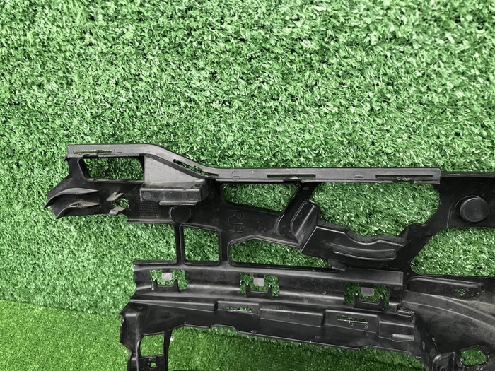 Кронштейн переднего бампера BMW 5er G30 (17-20)