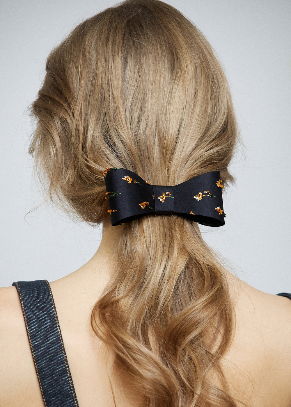 Бант-бабочка с цветами