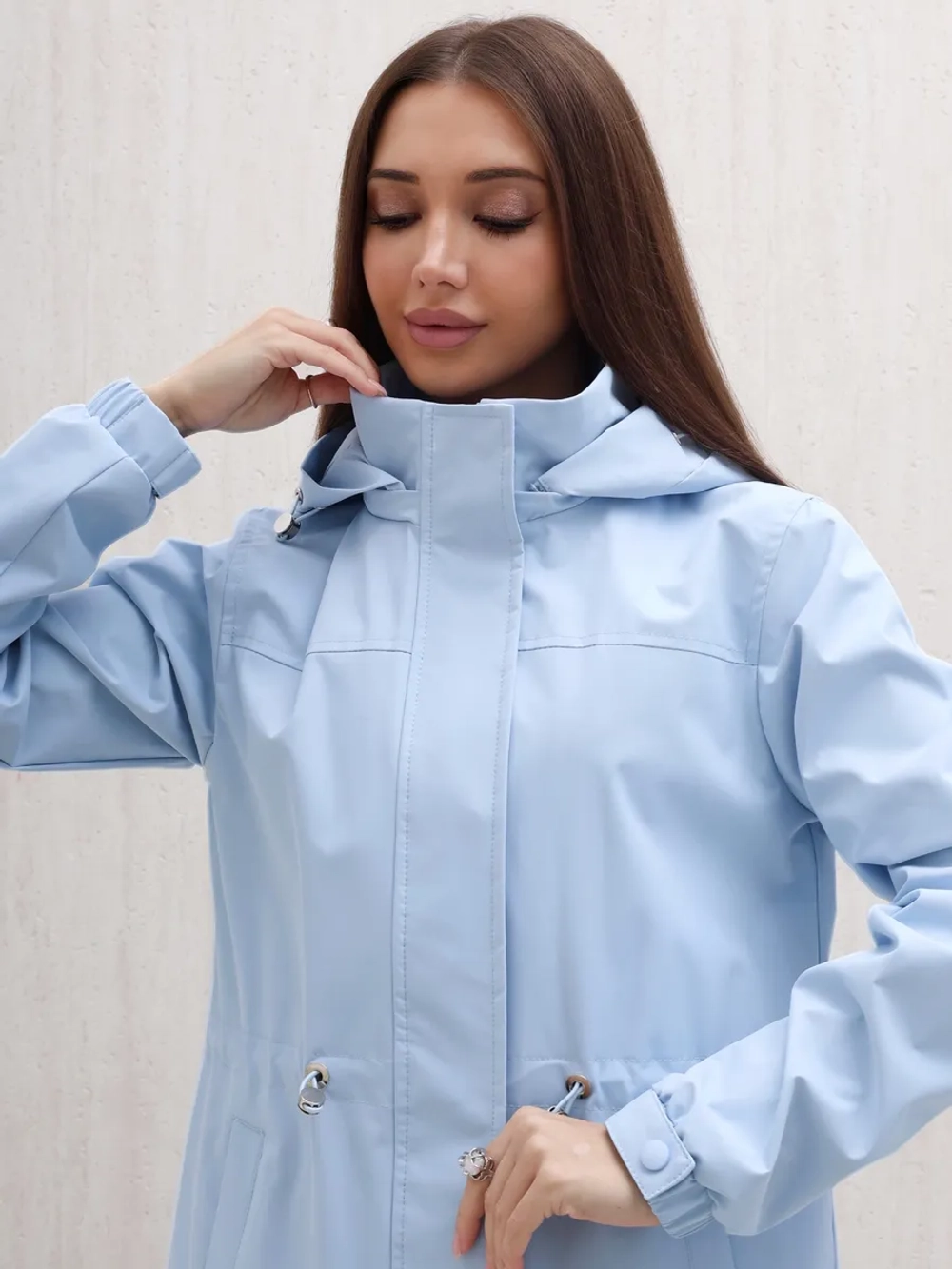 Ветровка с капюшоном удлиненная