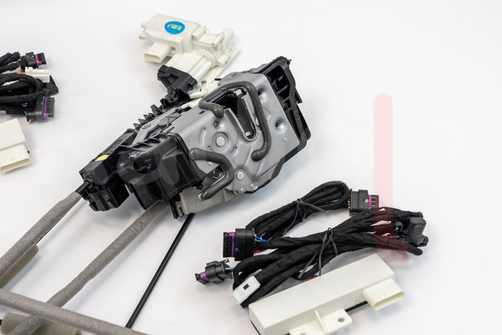 Автоматические доводчики на 4 двери для Mercedes-Benz GLC (X253) 2015-2022 - Radiola RDL-SAB-Z03