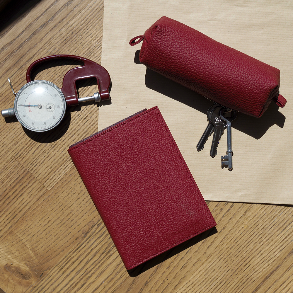 Обложка для паспорта и автодокументов Paris Easy из натуральной кожи теленка, вишневого цвета