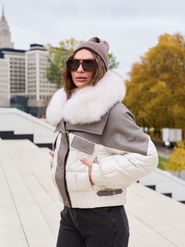 Комбинированный молочный пуховик с мехом