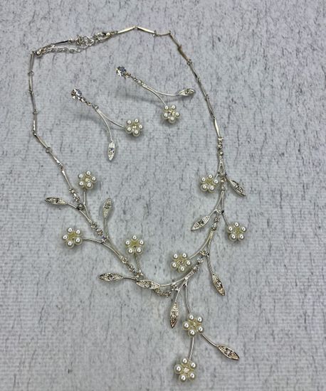 Комплект бижутерии (колье, серьги, браслет, кольцо)