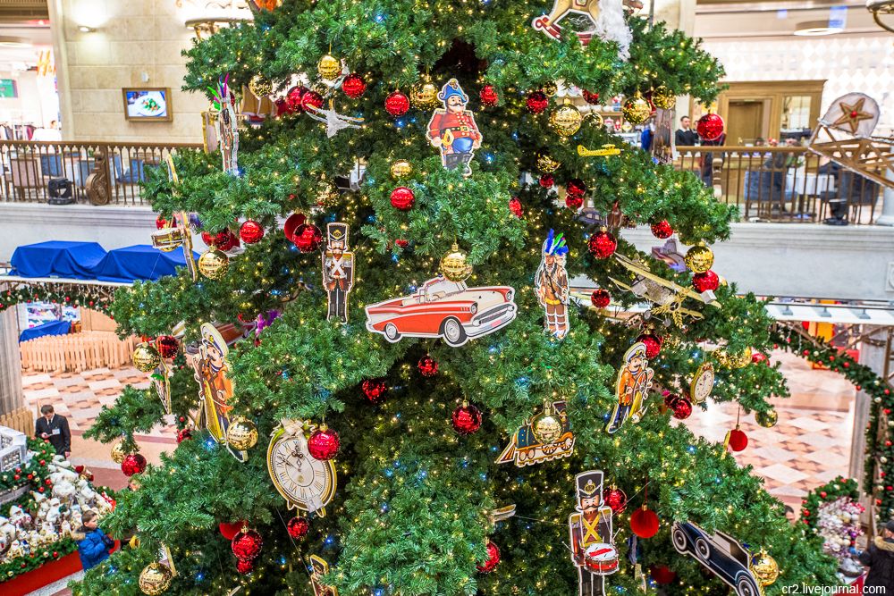 Светодинамическая елка ствольная - встроенная гирлянда: Теплый свет - "Таежная" от 11 до 21 м