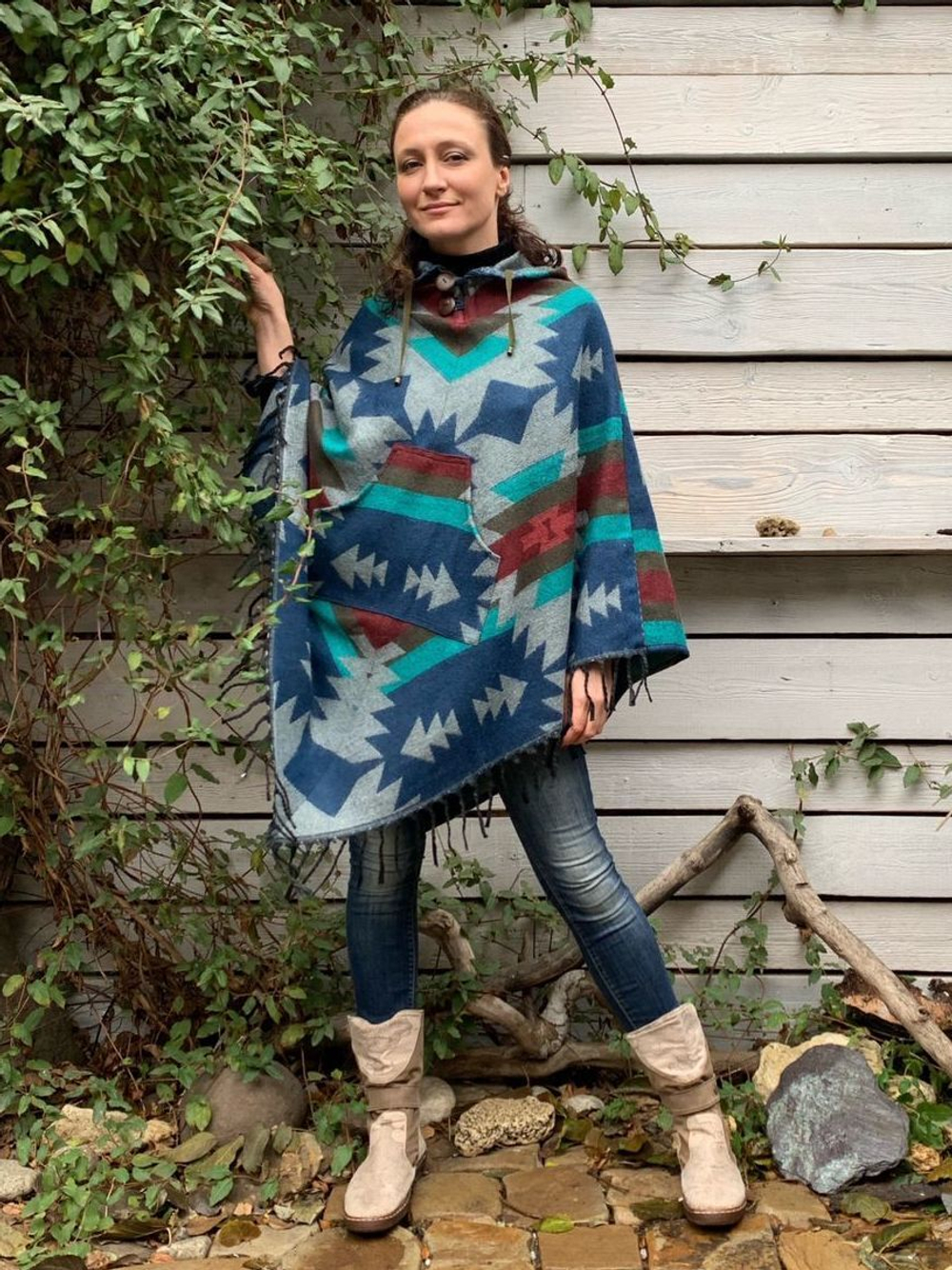 Пончо женское шерстяное с орнаментом