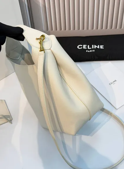 Сумка CELINE SMALL HOBO IN SUPPLE SMOOTH CALFSKIN