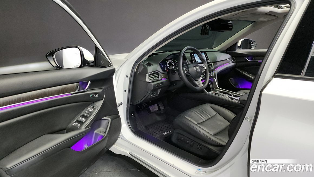 Honda Accord 10 Generation 2.0 Hybrid Touring (11.2021)