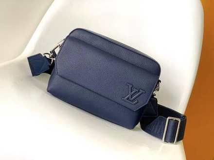 Сумка-мессенджер Louis Vuitton