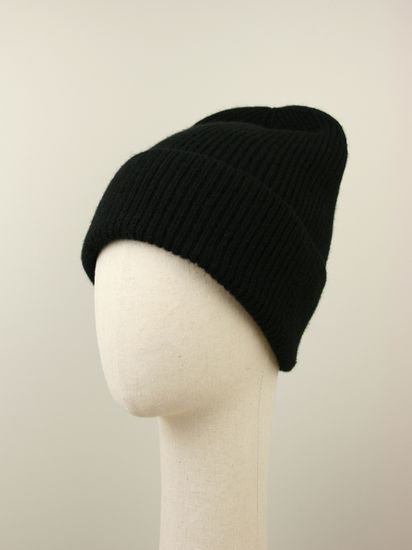 Шапка вязаная "Прогулка с корги", 100% шерсть ягнёнка, цвет чёрный.