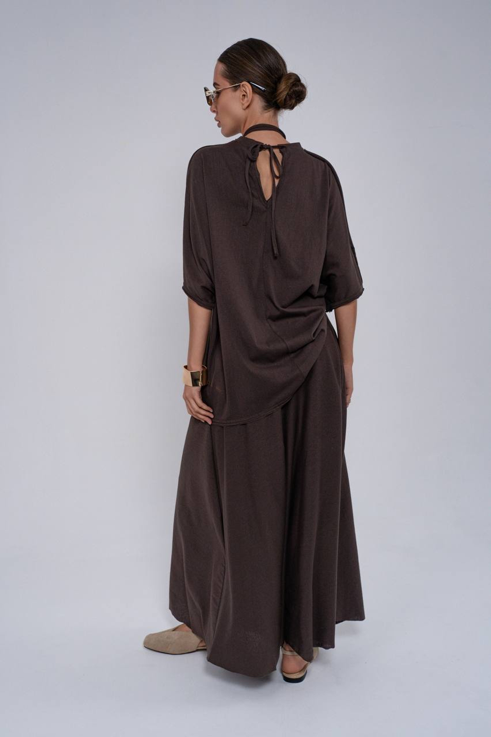 Костюм с юбкой в макси длине из тонкого трикотажа с прострочками