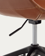 Рабочий стул Tissiana коричневая искусственная кожа, алюминиевые ножки с матовой черной отделкой