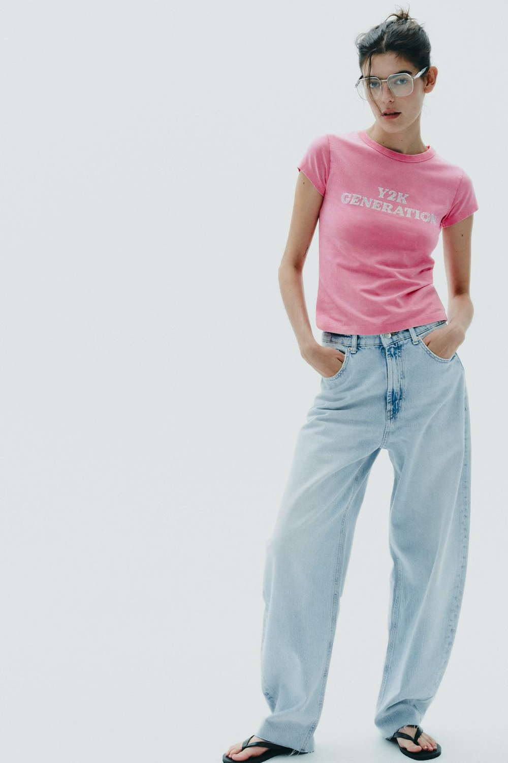 ZARA ФУТБОЛКА ИЗ ТКАНИ С ЭФФЕКТОМ ПОТЕРТОСТИ И СТРАЗАМИ, РОЗОВЫЙ