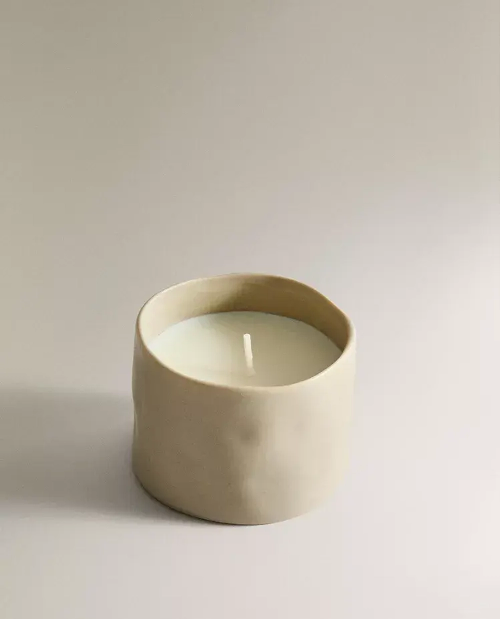 ZARA HOME АРОМАТИЧЕСКАЯ СВЕЧА FLOR DE NOVIEMBRE (150 Г)