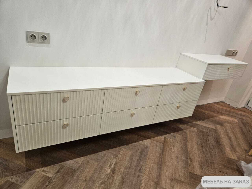 Шкаф и тумбы в спальню под щаказ