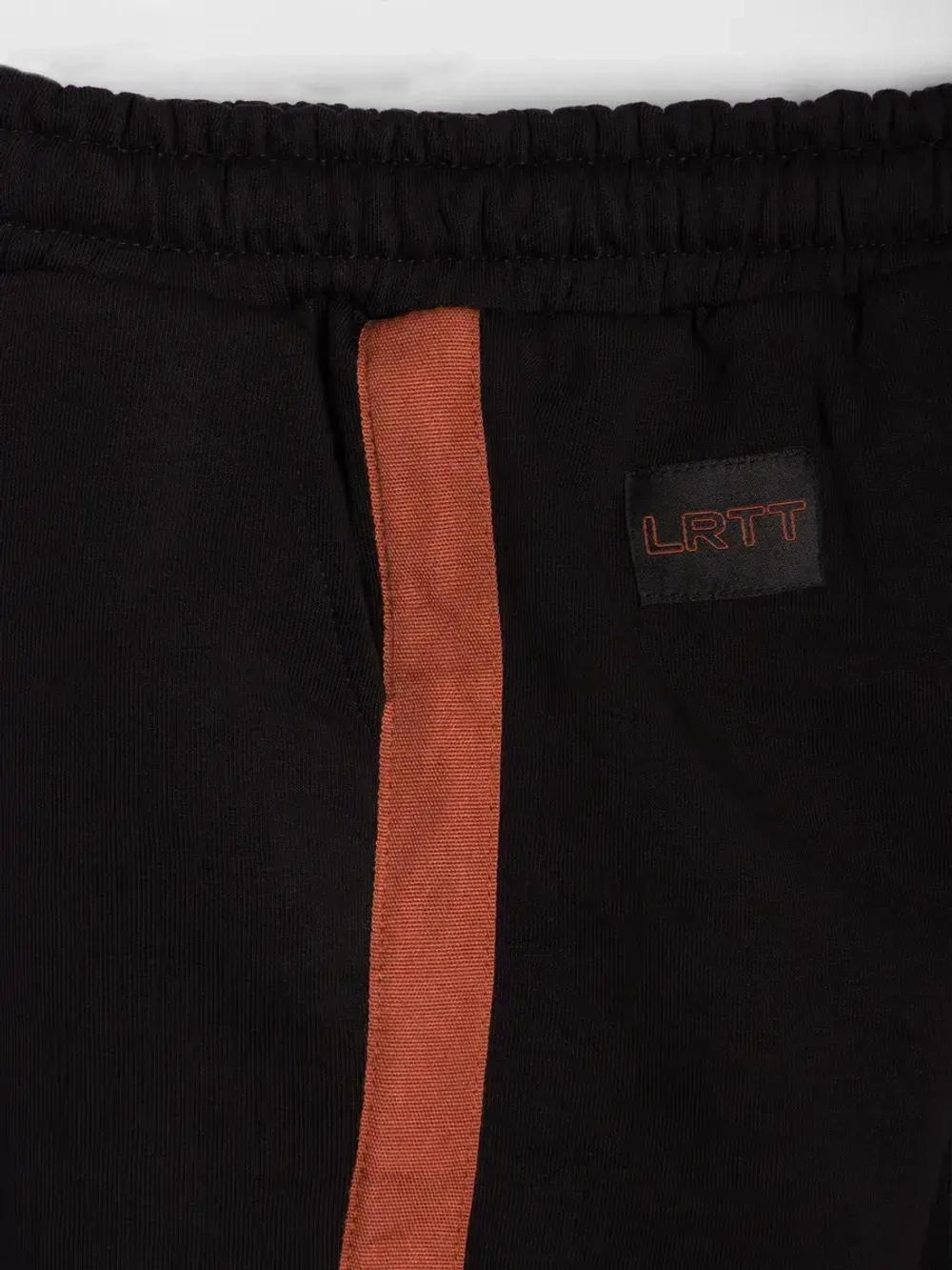 Спортивные шорты для мальчика на лето