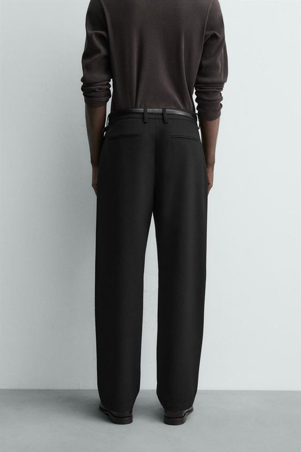 ZARA БРЮКИ ИЗ ШЕРСТИ С ЗАЩИПАМИ, ЧЕРНЫЙ