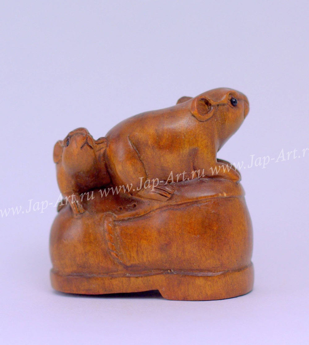 Нэцкэ Две мыши и ботинок