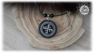 Подвеска-оберег "Солнечный крест" из березы