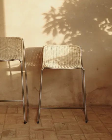 Уличный полубарный стул Tavari из бежевой веревки и стали