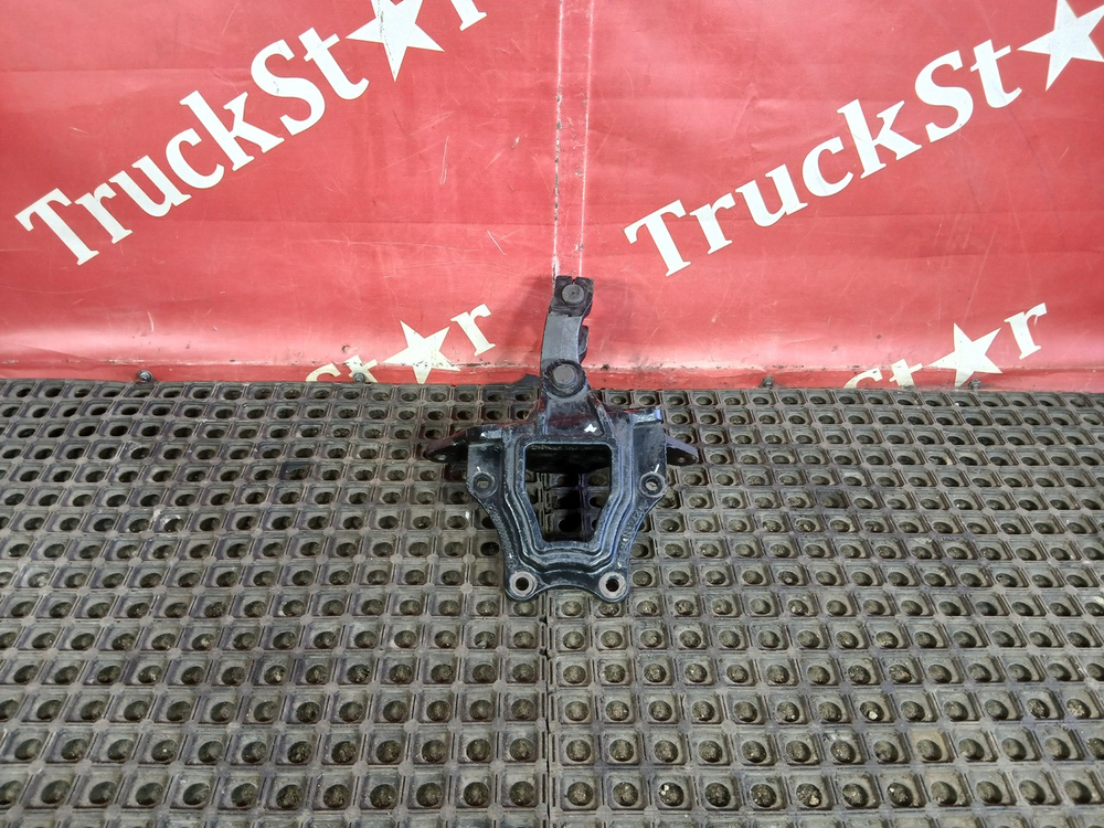 Кронштейн передней рессоры правый 2023г