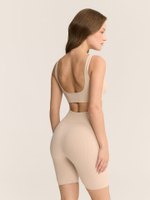 Бесшовный топ на широких бретелях в рубчик