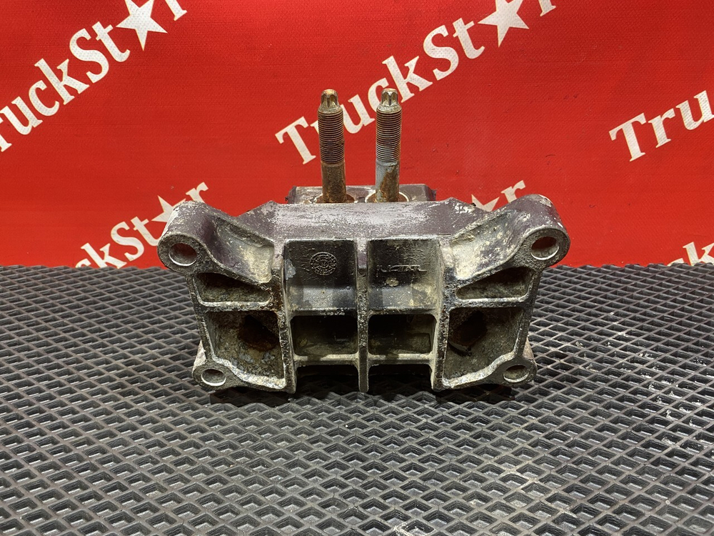 Подушка двигателя задняя 2017г