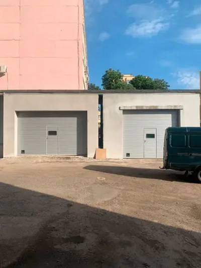 2 секционных ворот с калиткой