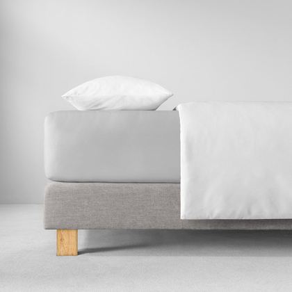 Простыня на резинке 200x200 Estella 915 platin светло-серая