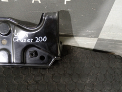 Кронштейн радиатора левый Toyota Land Cruiser 200 15-21 Б/У Оригинал 5325860050