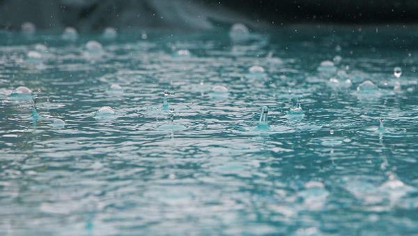 Как выбрать дождевик для наружных работ