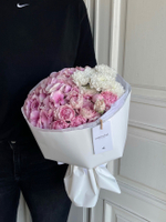 Букет с гортензией, кудрявой пионовидной розой и хризантемой