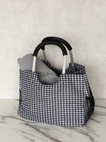 Корзина для белья DeNASTIA Гусиные лапки, 30x40x25, черный/белый