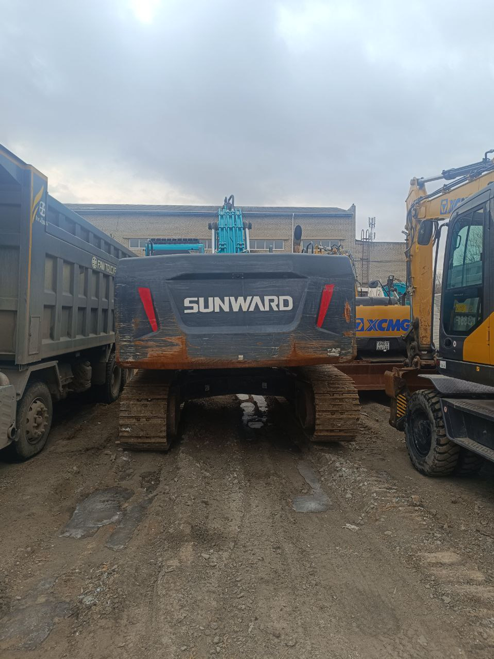 SUNWARD SWE335 Экскаватор SWE335F (Дизельный, 7,9 л, 288 л.с., АТ)
