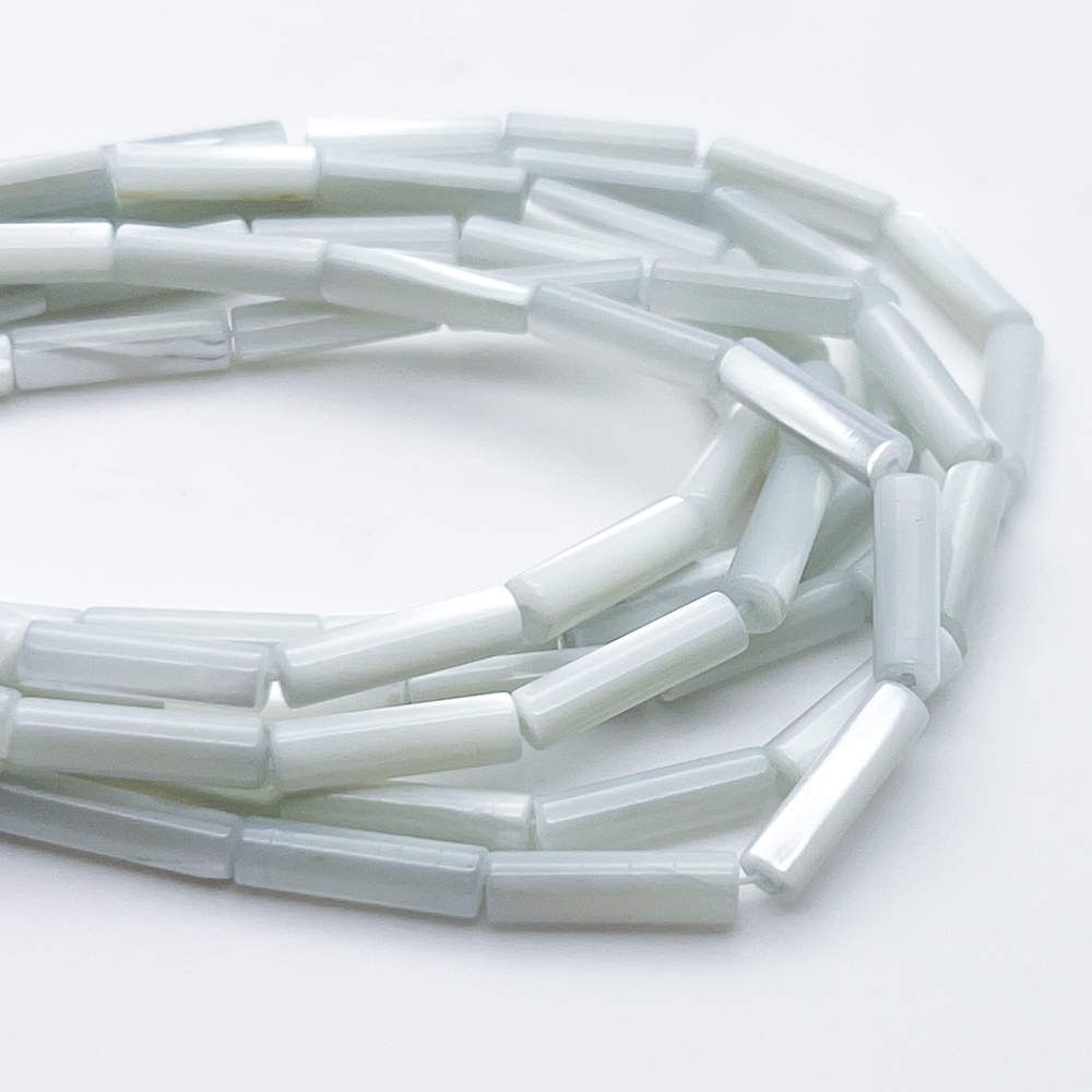 Перламутр тонированный, цвет серо-белый, размер около 14*4 мм, цена за 13 шт (1/2 нити)