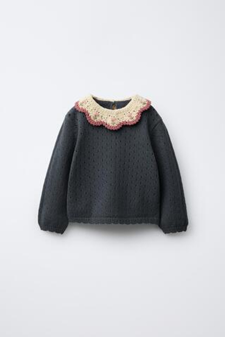 ZARA ТРИКОТАЖНЫЙ ДЖЕМПЕР С ВОРОТНИКОМ, СВЯЗАННЫМ КРЮЧКОМ, ВЫЦВЕТШИЙ СИНИЙ