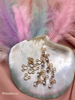 Крючок-застежка золотистый со стразом