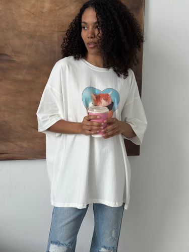 Белая футболка оверсайз с принтом