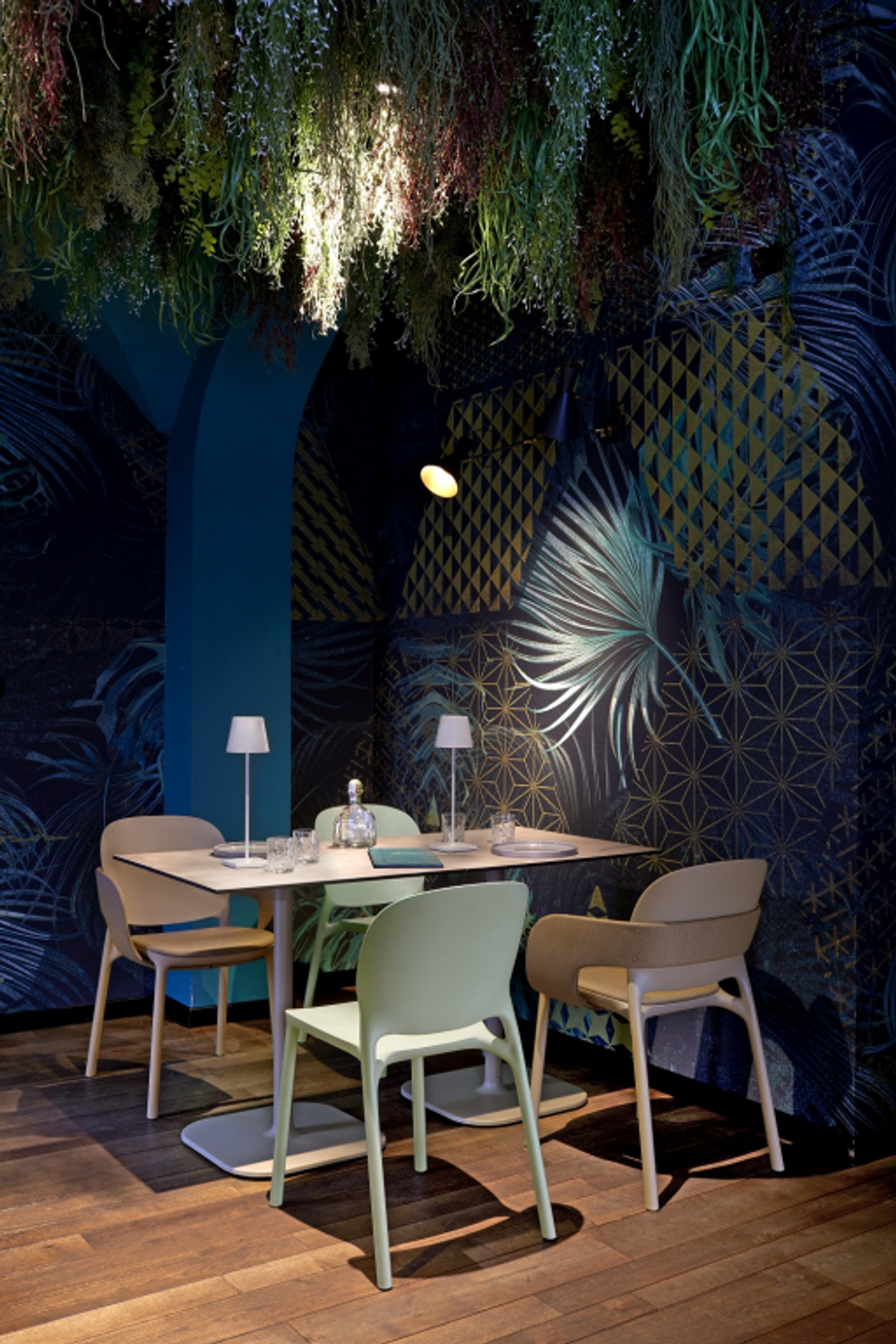 Кресло пластиковое с обивкой Scab Design Hug, тортора