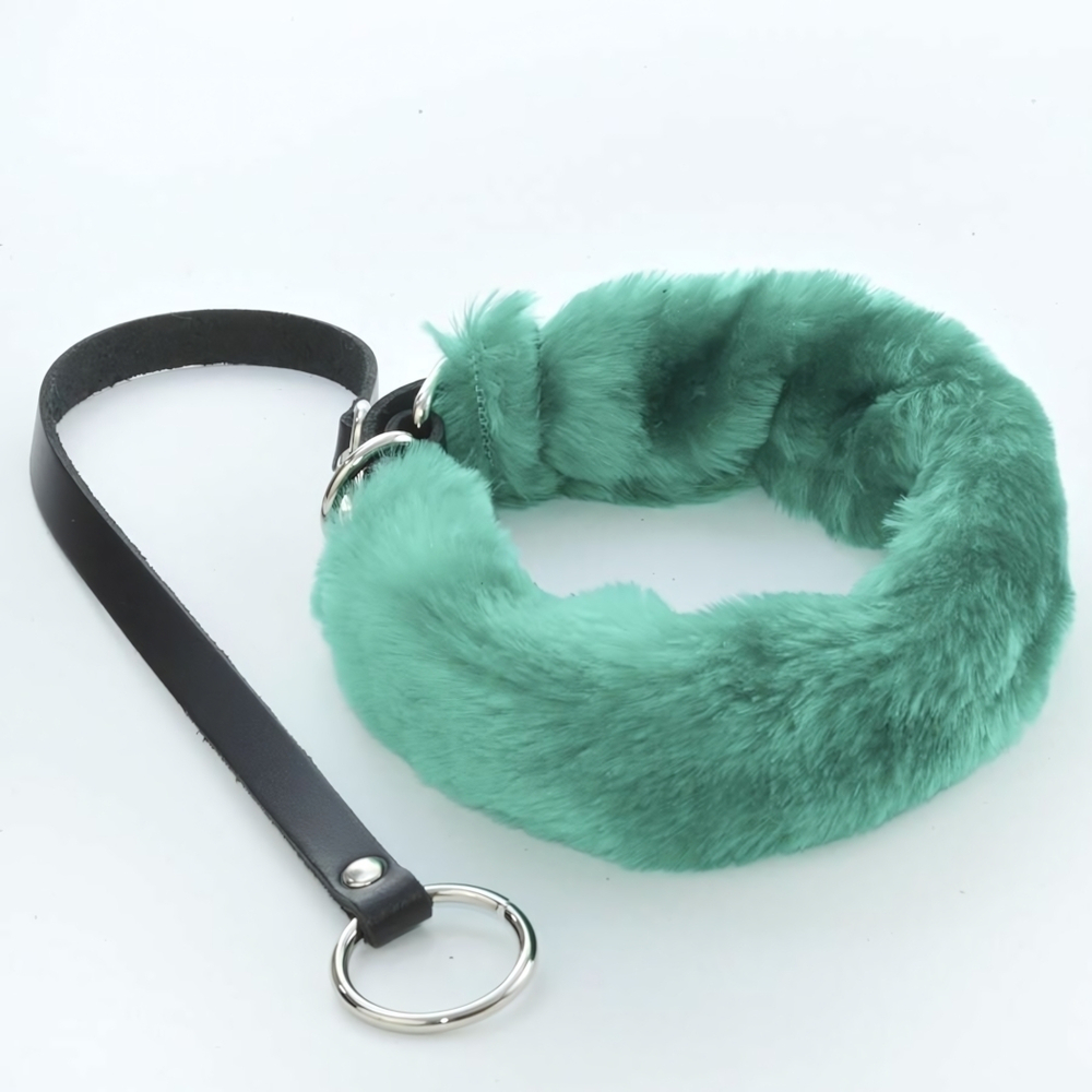 Зеленый меховой ошейник с кожаным поводком (Цвет: зеленый)
