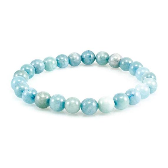 Фотография из браслета бусин аквамарина вид в профиль.