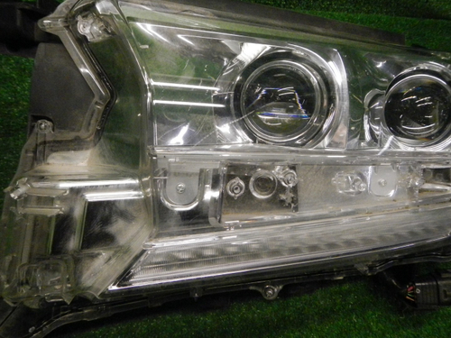 Фара левая Toyota Land Cruiser 200 (2015-2021) LED