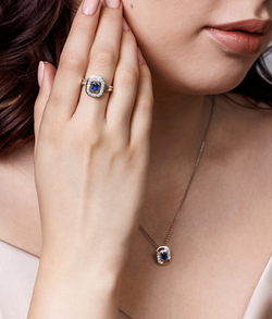 Подвес из серебра со вставками из выращенной синей шпинели и бесцветных фианитов