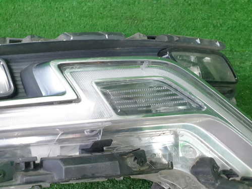 Битая Фара правая Kia Carnival 4 (2020-2023) LED
