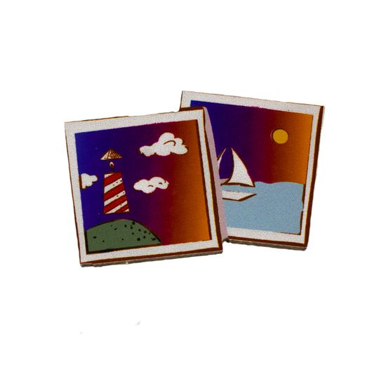 Деревянный значок. Открытки тоже