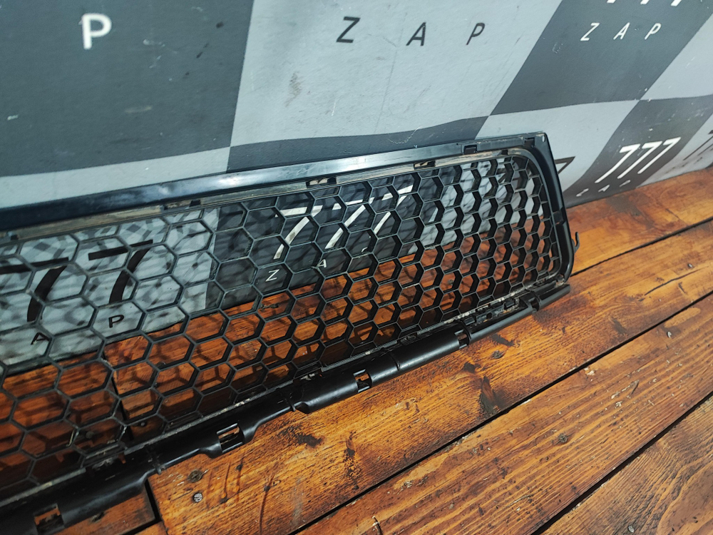 Решетка переднего бампера Renault Sandero 1 09-14 Б/У Оригинал 8200735103